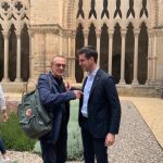 Miquel Pueyo, a la izq., en el acto de firma de acuerdo con Toni Postius (JxLleida) en la Seu Vella