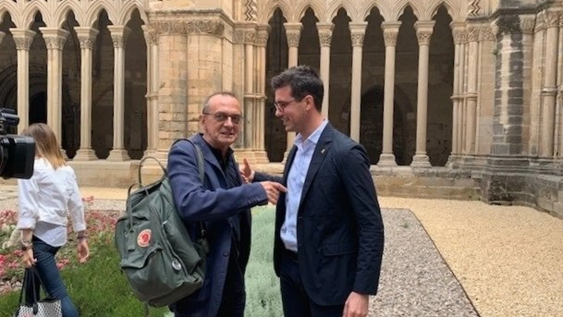 Miquel Pueyo, a la izq., en el acto de firma de acuerdo con Toni Postius (JxLleida) en la Seu Vella