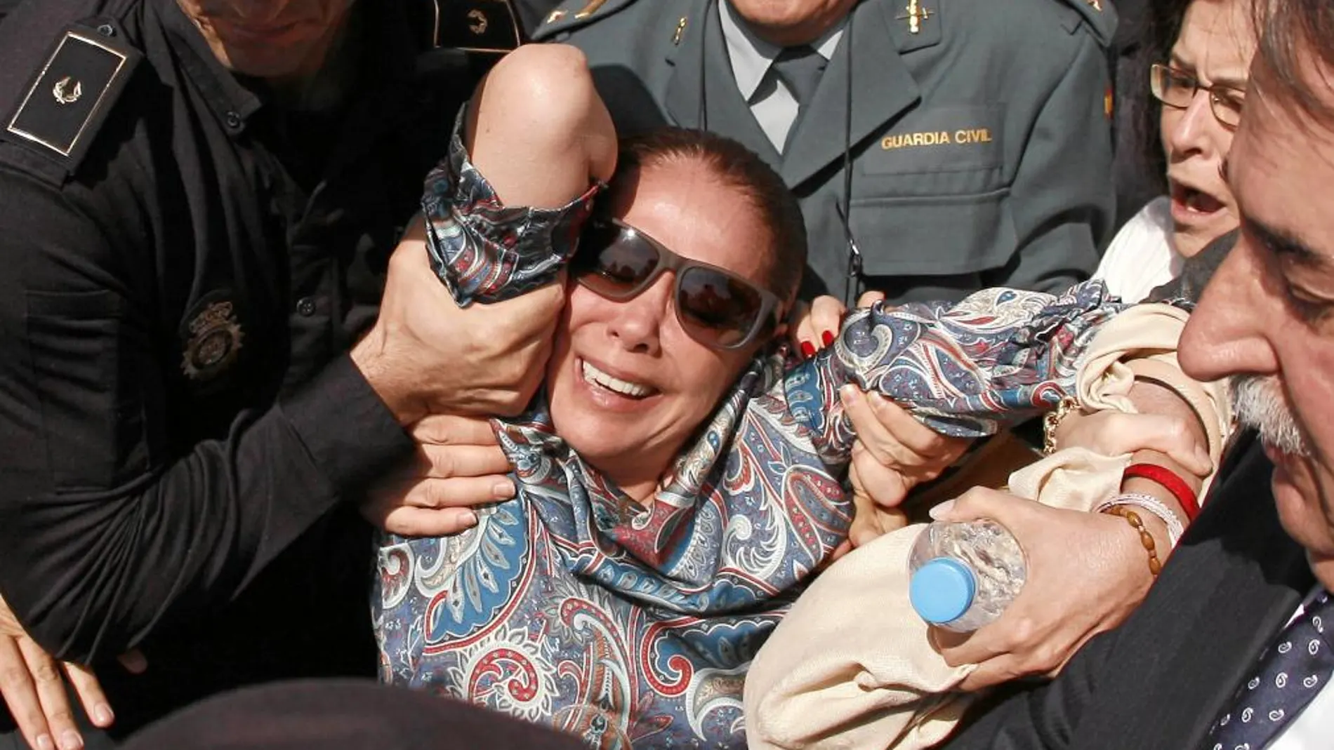 Isabel Pantoja se desmayó el pasado 5 de mayo ante la presión de los medios