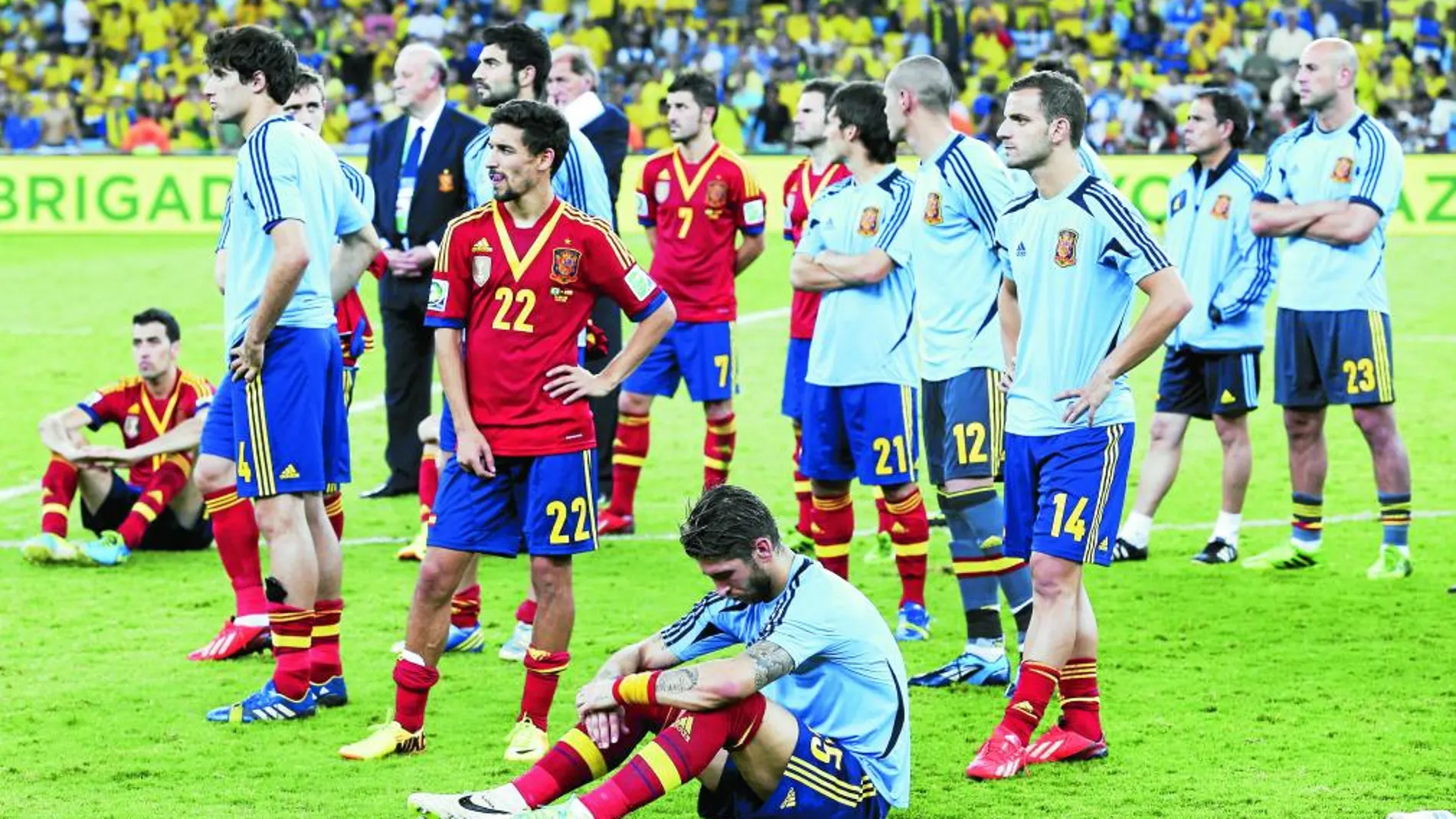Los internacionales españoles, desolados tras la derrota ante Brasil en el césped de Maracaná