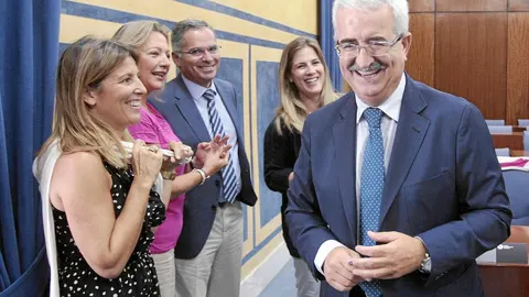 El titular de Presidencia, ayer en la Cámara andaluza