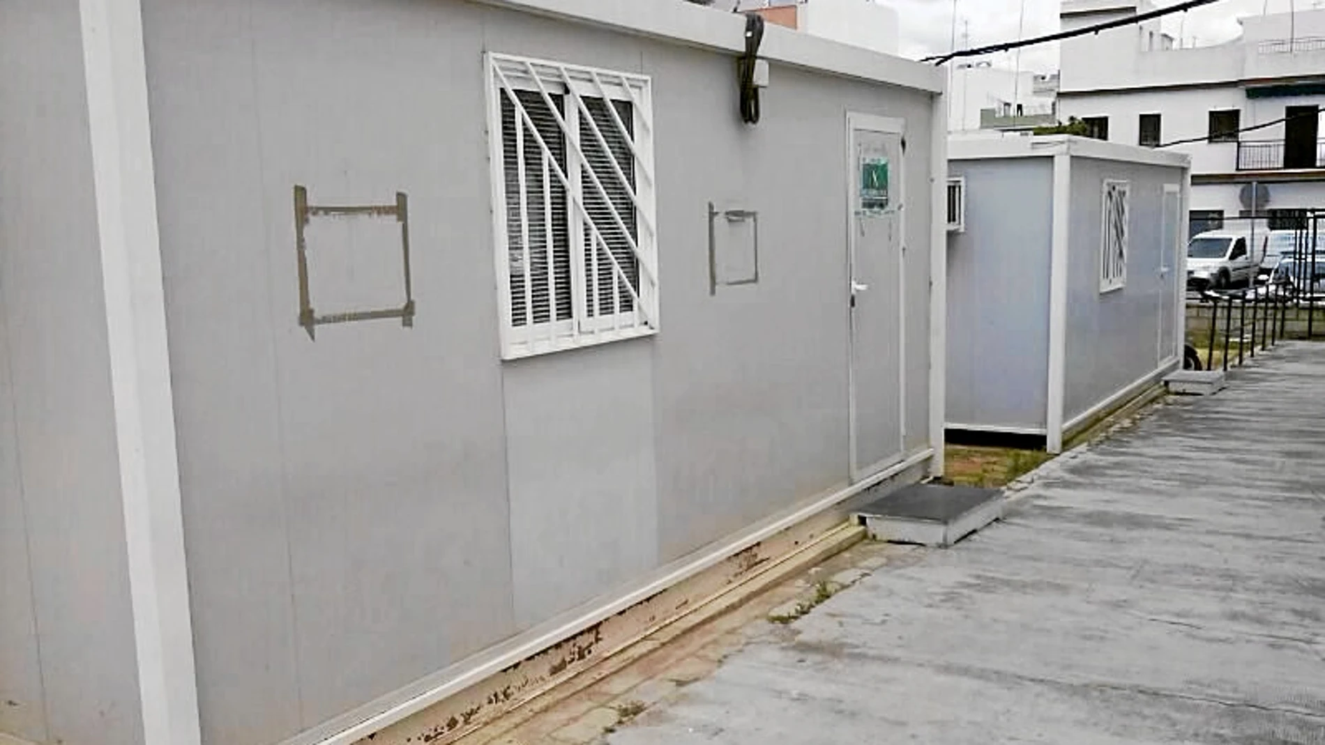 Las actuales dependencias presentan pasillos apuntalados y las «oficinas provisionales» llevan años funcionando