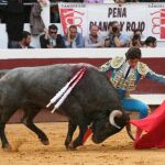 El francés alarga con un doblón la embestida del Victorino Martín que hizo segundo