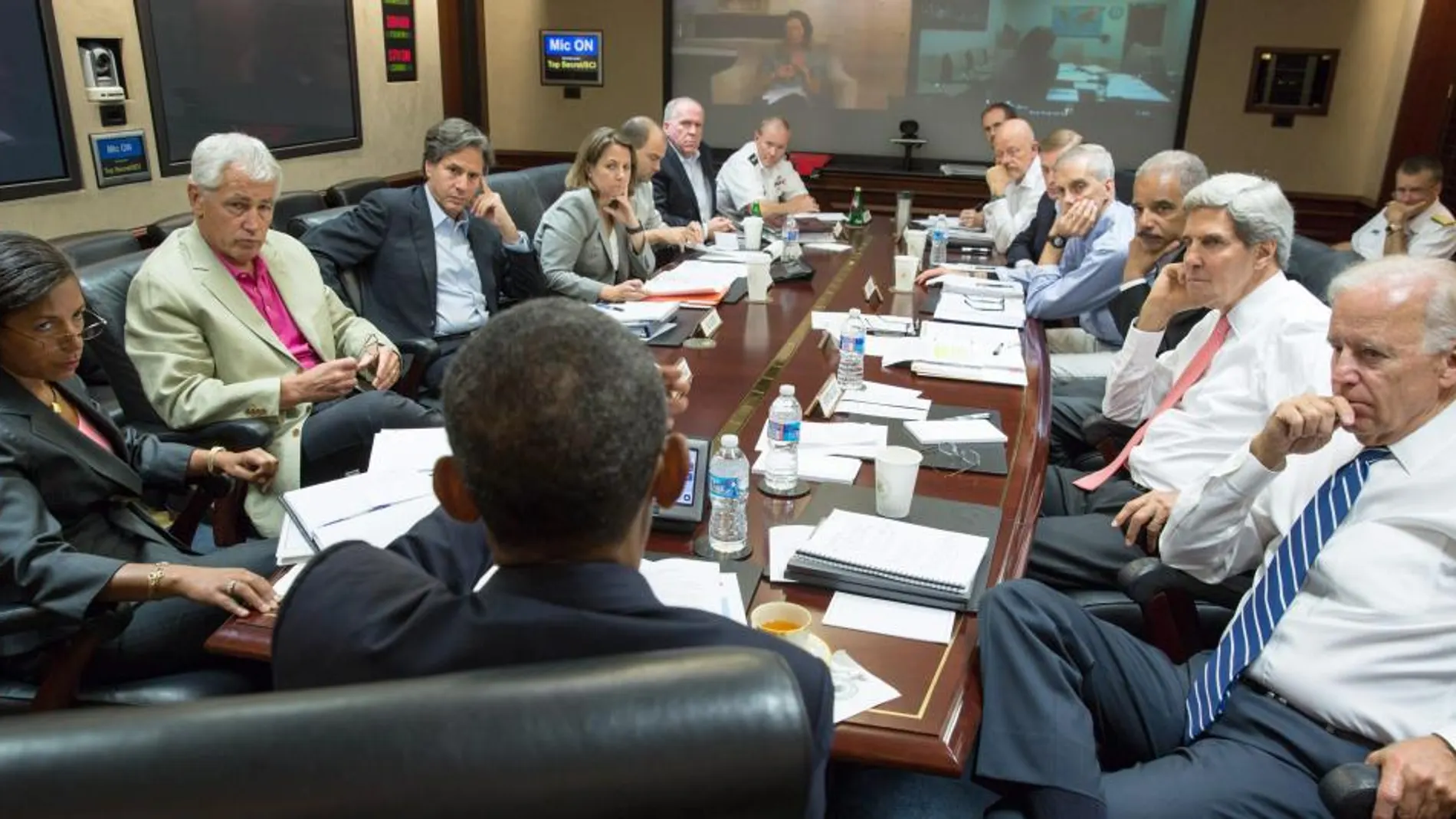 Obama con su equipo de asesores en materia de seguridad el pasado 31 de diciembre en la Situation room, en la Casa Blanca, para analizar la posibilidad de un ataque sobre Siria
