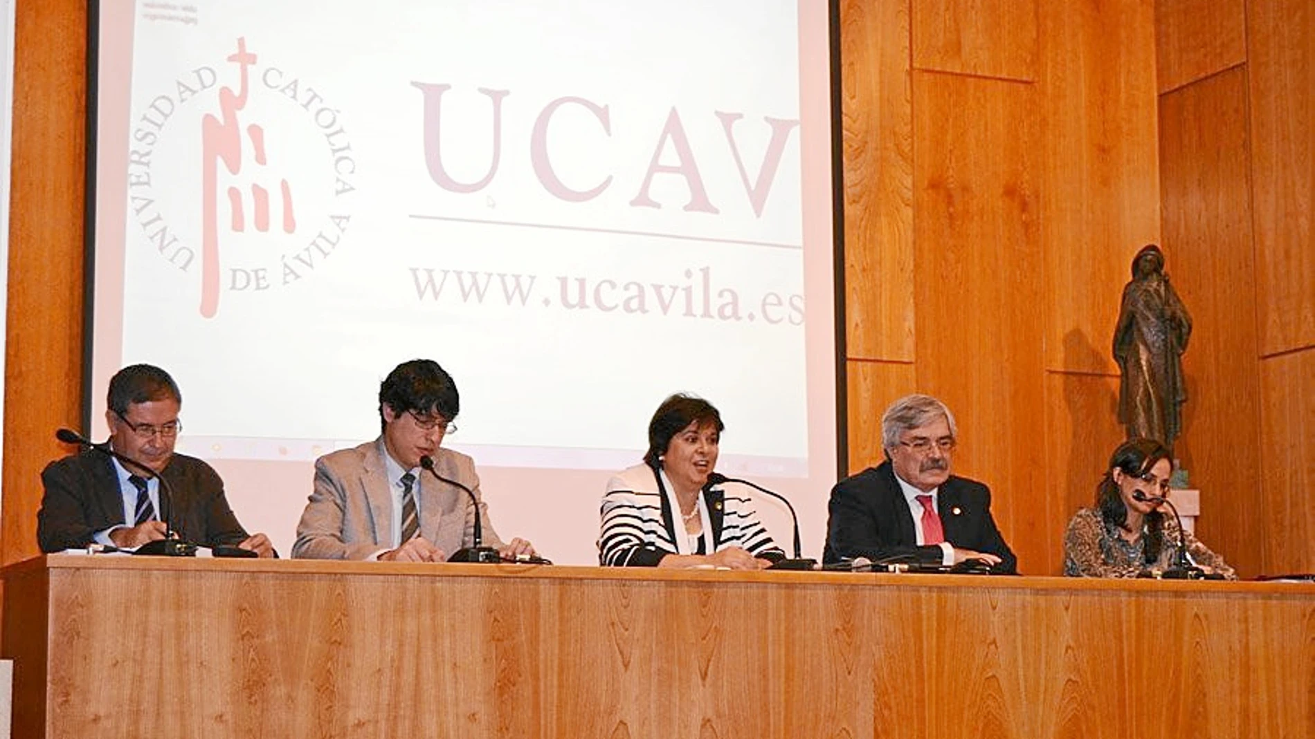 La rectora de la UCAV en el acto de apertura del nuevo curso académico celebrado en Ávila
