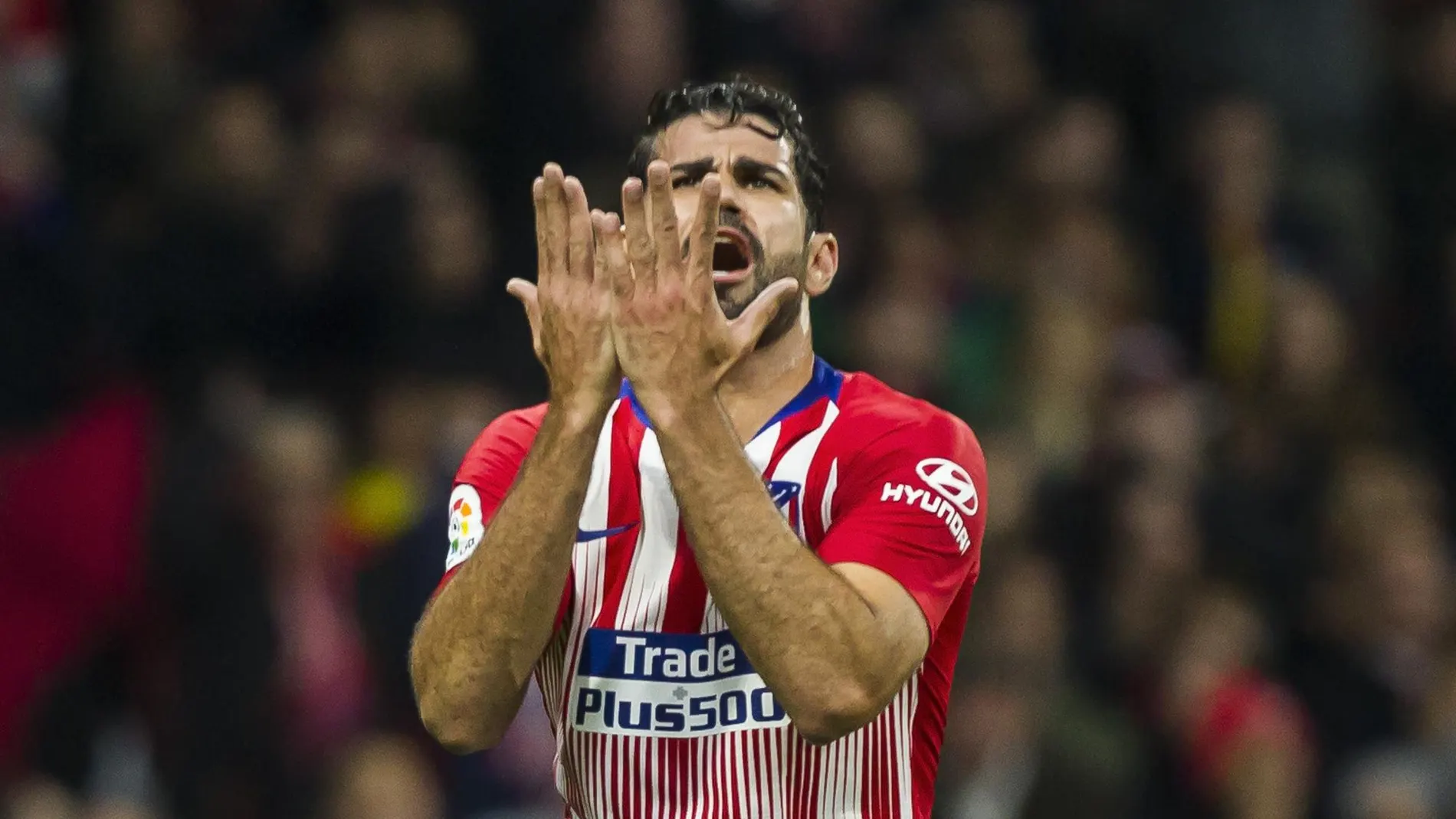 Diego Costa se lamenta durante un partido con el Atlético de Madrid