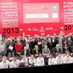 Foto de familia de los participantes y organizadores del Concurso
