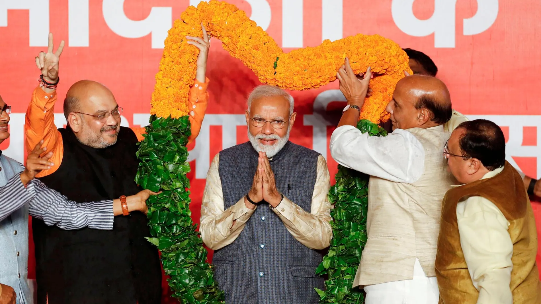 Naremdra Modi recibe la felicitación de sus seguidores por la victoria/Reuters