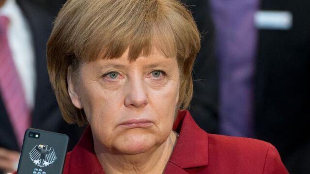 Merkel a Obama: «espiarse entre amigos es inaceptable»