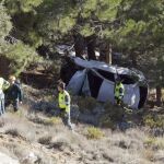 La Guardia Civil de Tráfico trabaja en el lugar en el que dos personas han fallecido y otras dos han resultado heridas