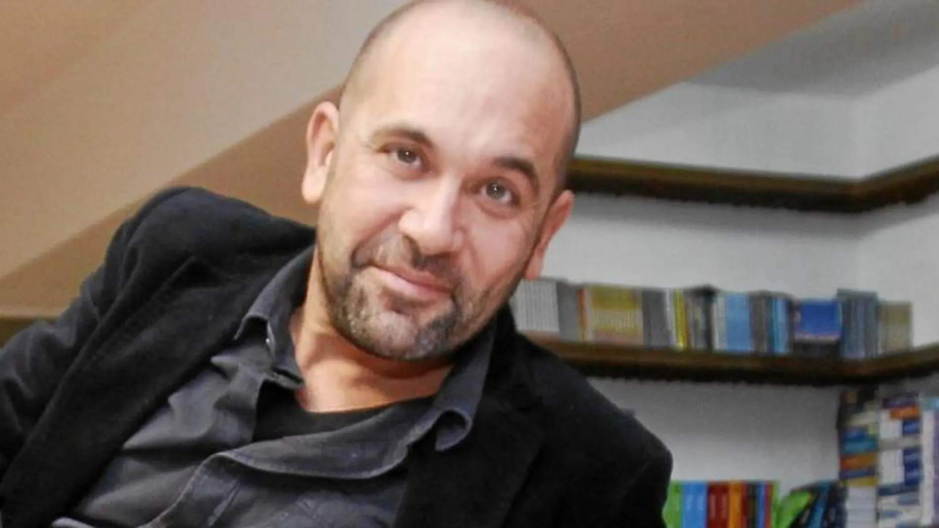Andrés Pérez Domínguez: «Todos llevamos un espía dentro»