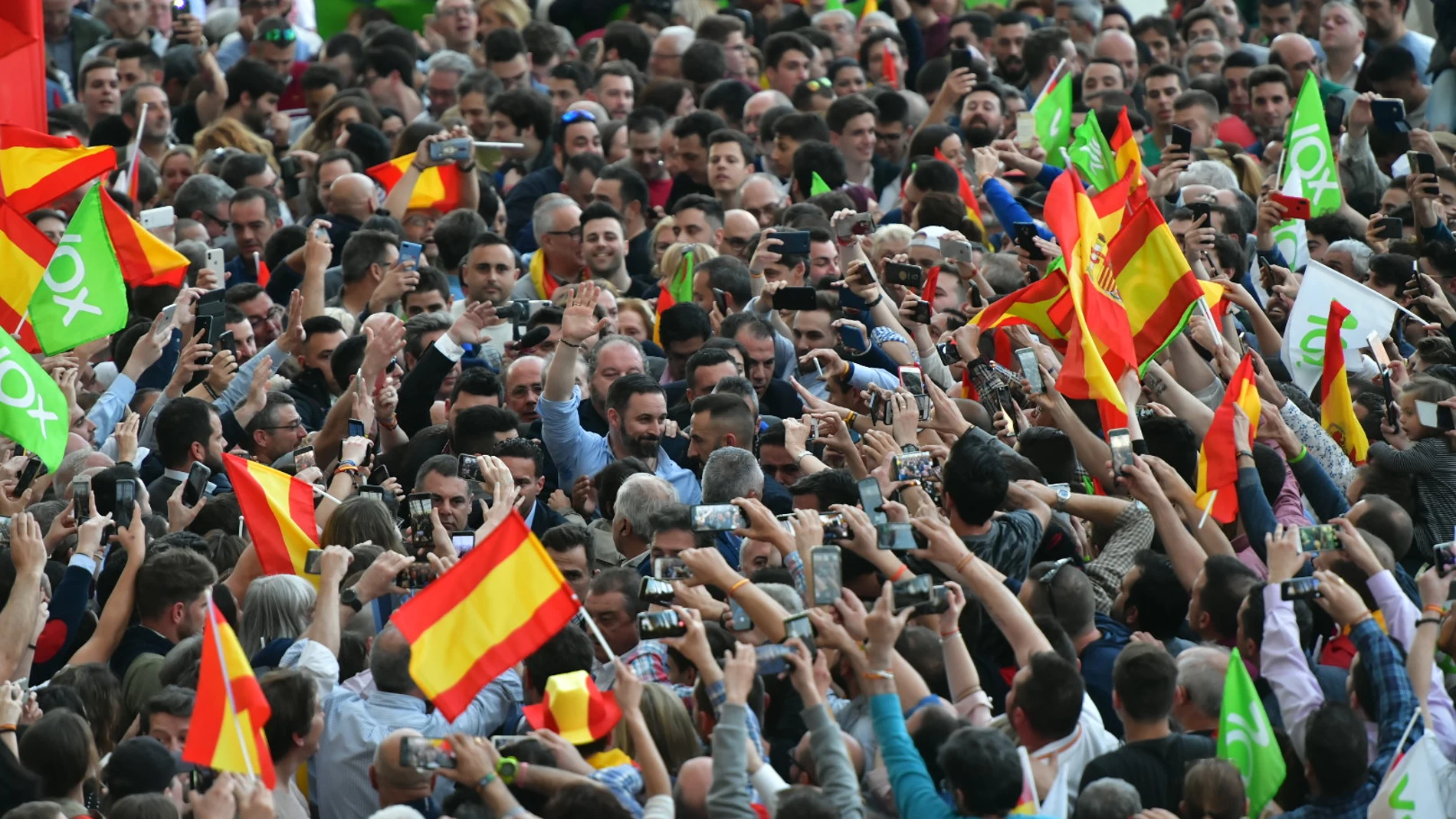 Abascal desborda el Príncipe Felipe y pide a Valencia «capitanear» el proyecto de Vox