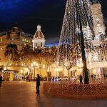 El Rockefeller Center valenciano estará activo sólo en Navidad y deberá respetar el árbol que preside la explanada