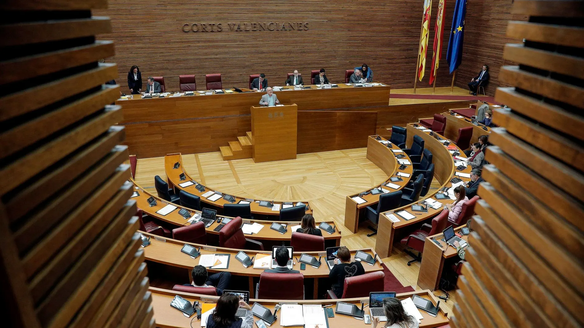 El pleno de Les Corts ha rechazado fiscalizar las ayudas a las empresas en los que tienen participación los hermanos de Puig