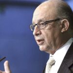 El ministro de Hacienda, Cristóbal Montoro, durante una de sus intervenciones en el Congreso. EFE/Juan Carlos Hidalgo