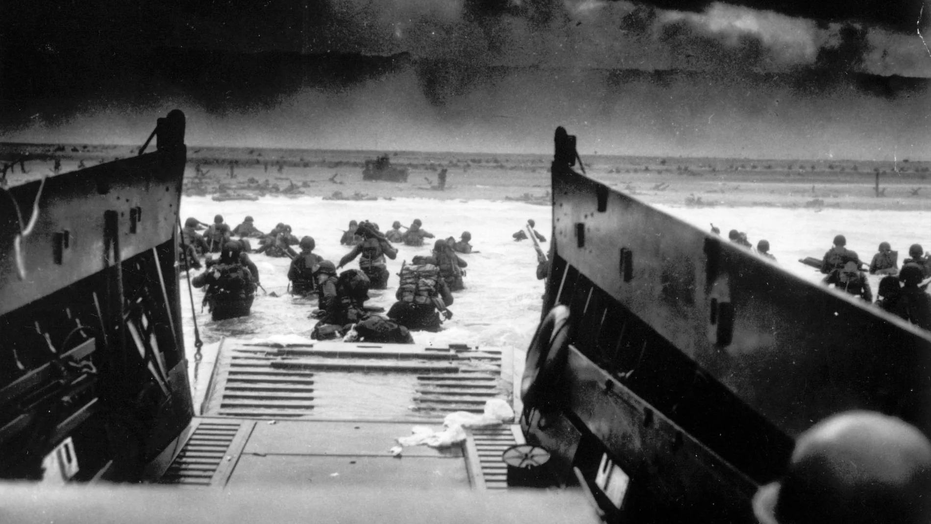 Soldados estadounidenses llegando a la playa de Omaha el Día D
