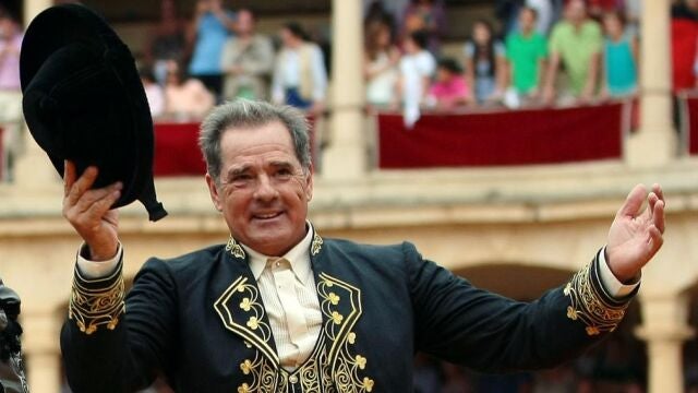 El maestro Ojeda, durante su salida a hombros de La Maestranza de Ronda, el pasado septiembre