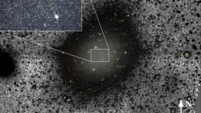 La galaxia ultra difusa [KKS2000]04 (NGC1052-DF2), en la constelación de Cetus, hasta ahora considerada una galaxia sin materia oscura. / Trujillo et al.