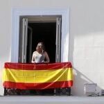 Defensa emplaza a los ciudadanos a sacar las banderas de España a los balcones y a la calle