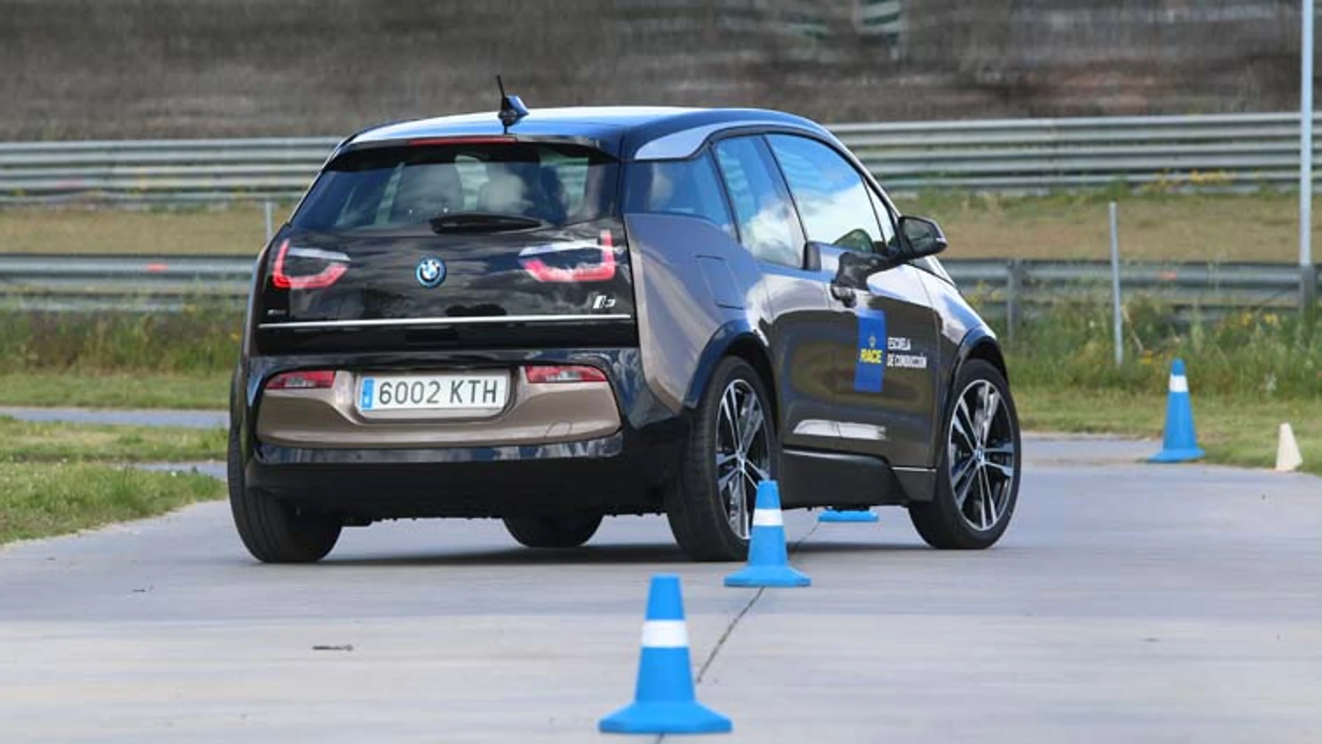 Los cursos se realizan con el BMW i3, un modelo eléctrico de tamaño compacto.