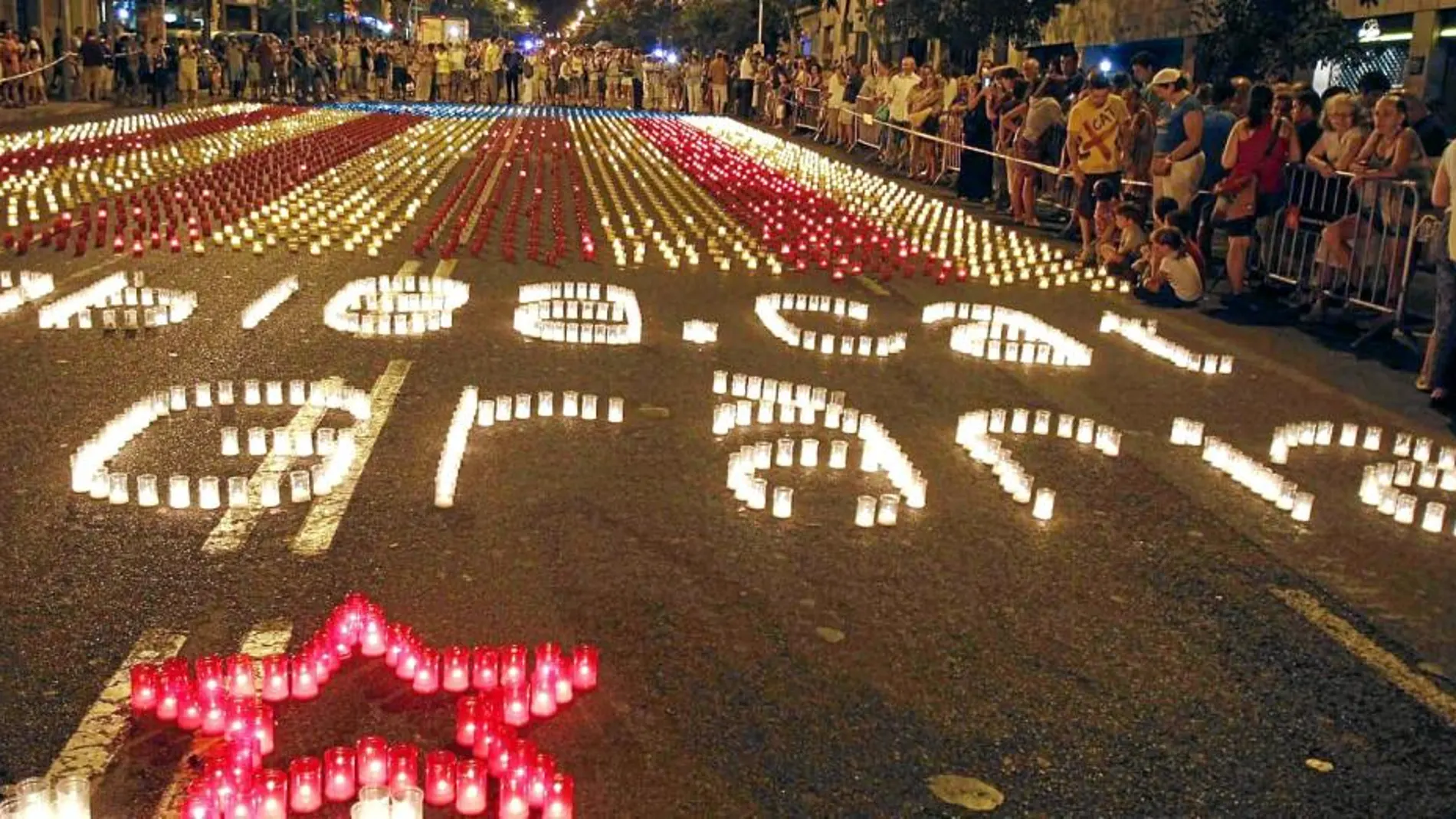 Una imagen de la «estelada» con velas que se organizó el domingo en las fiestas de Gràcia