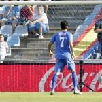 El portero del Osasuna Andrés Fernández no puede detener el balón lanzado por el delantero venezolano del Getafe Miku Fedor