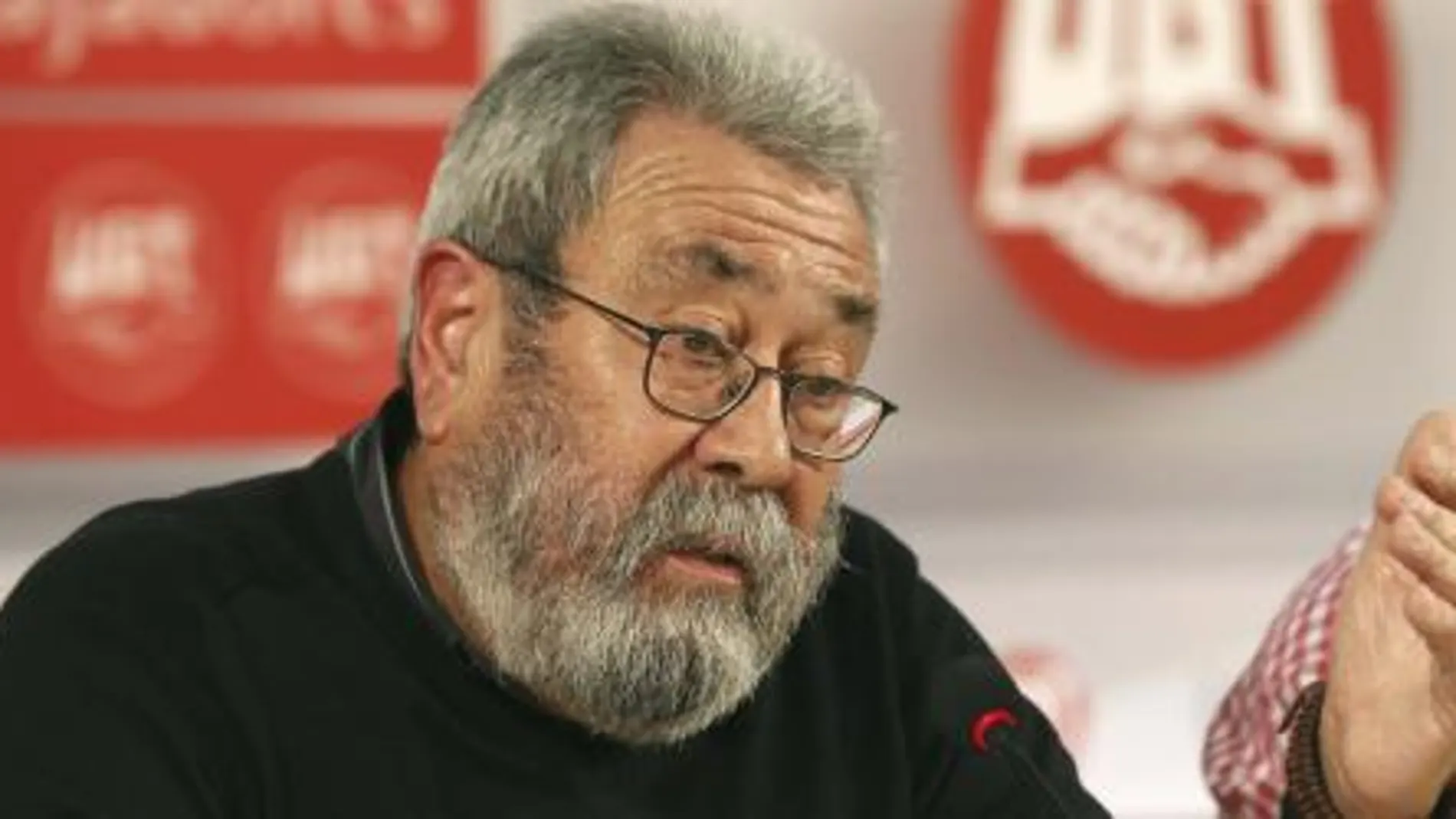 El secretario general de UGT, Cándido Méndez, durante la rueda de prensa ofrecida hoy en Madrid.