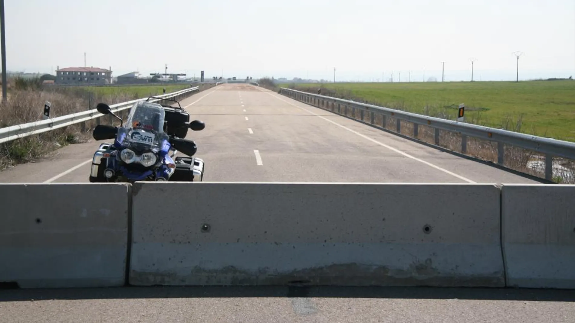 Imagen del tramo de carretera cortado que ha provocado la denuncia
