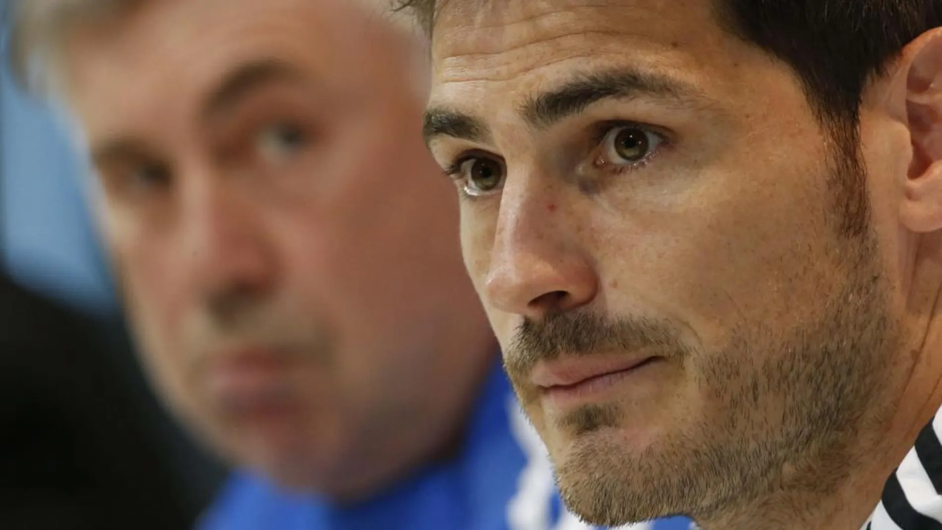 El técnico del Real Madrid, Carlos Ancelotti, y el portero Iker Casillas