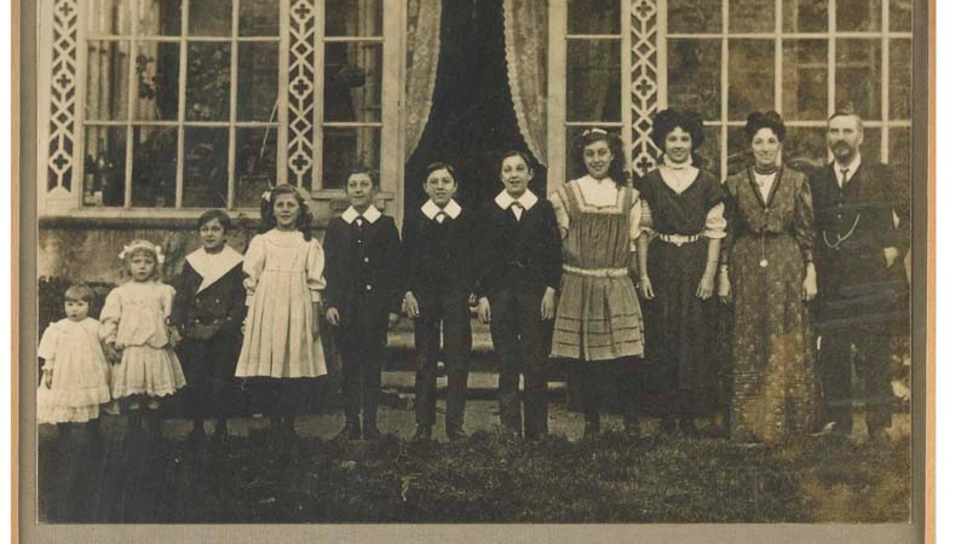 Imagen de la familia Wall, fotografiada en 1908.