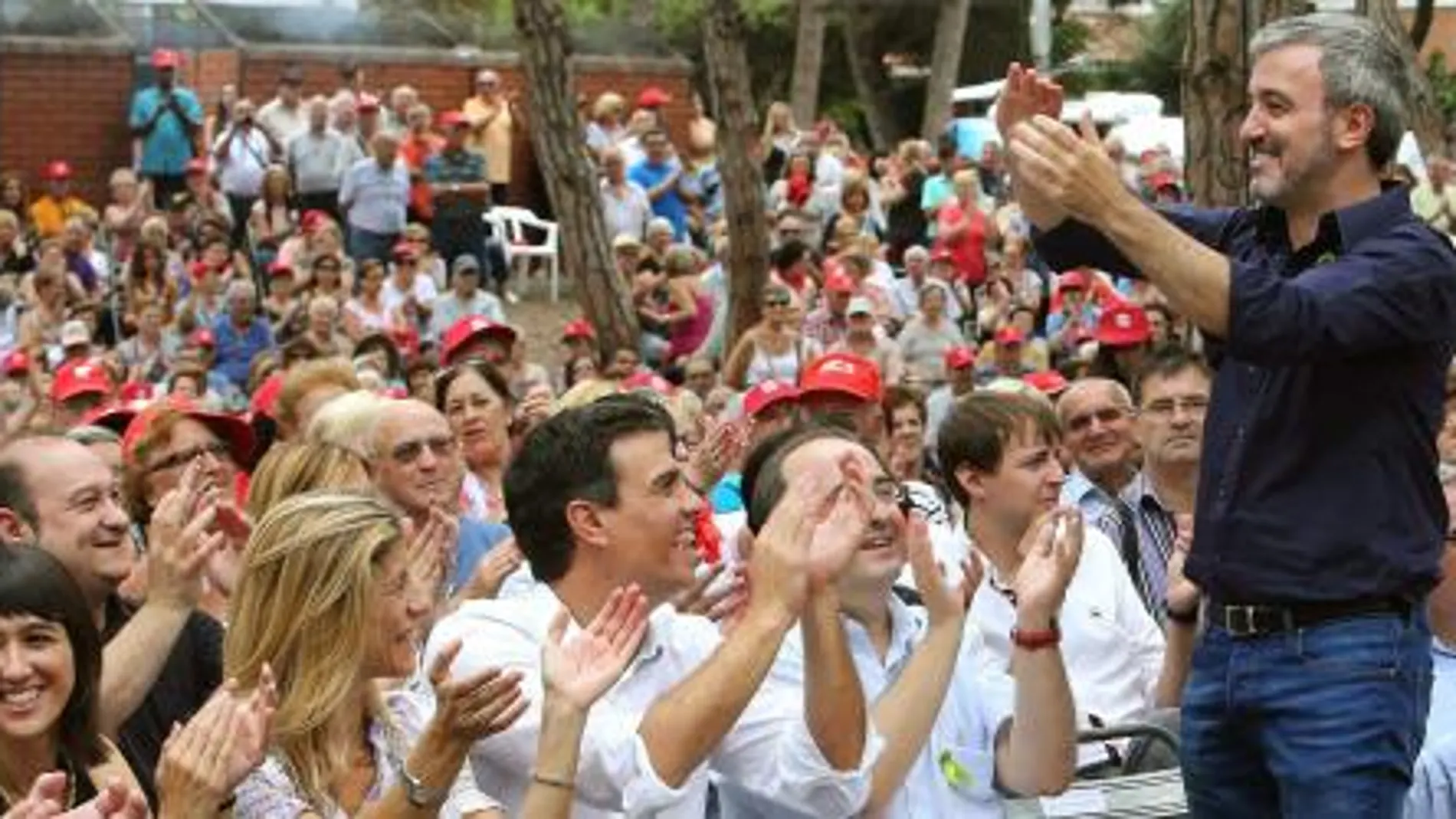 El candidato del PSC a la alcaldía de Barcelona, Jaume Collboni, durante la Fiesta de la Rosa que han celebrado los socialistas catalanes hoy en Gavà (Barcelona).