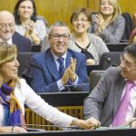 La presidenta de la Junta, Susana Díaz, junto al vicepresidente, Diego Valderas, en el Parlamento de Andalucía