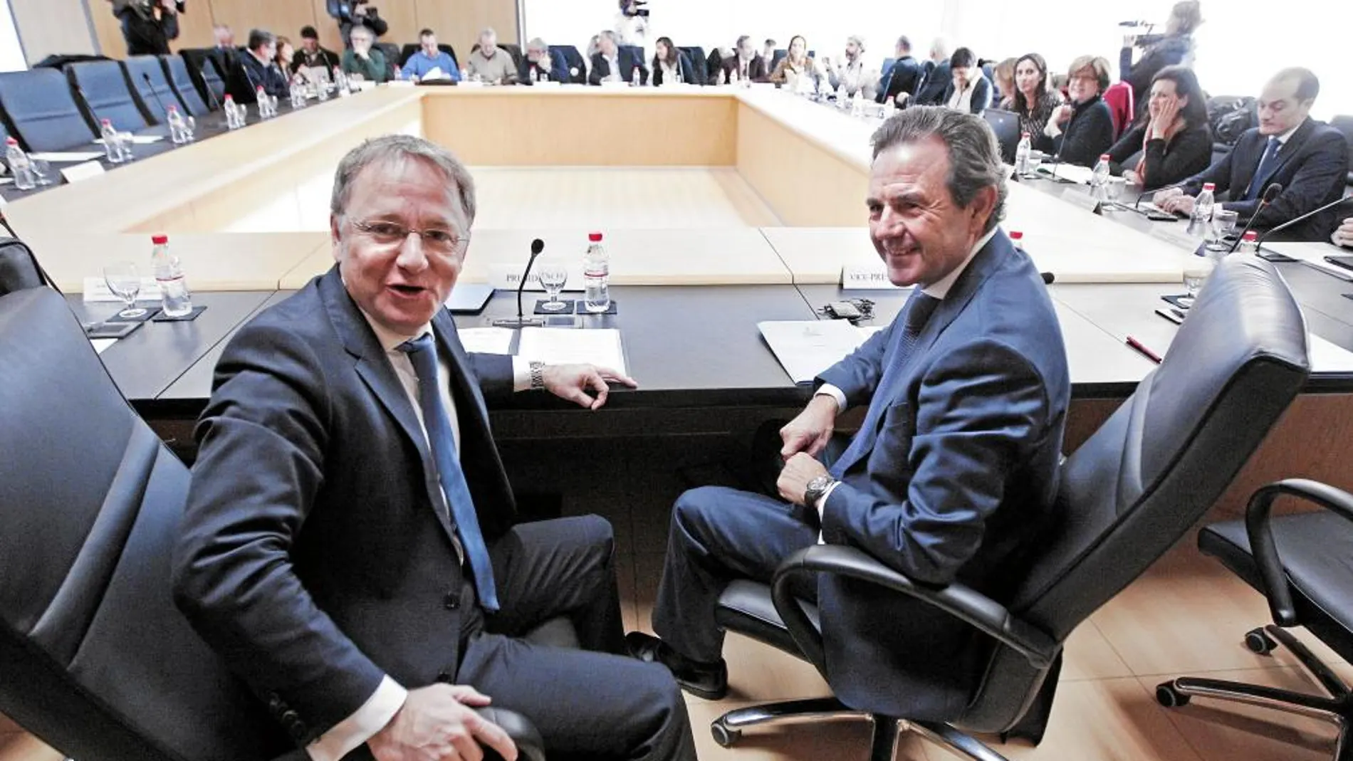 El conseller Moragues junto al secretario autonómico García Ribot antes de la reunión