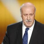 El entrenador de la selección española de fútbol Vicente del Bosque da un discurso tras recibir el premio al mejor entrenador del año durante la gala del Balón de Oro