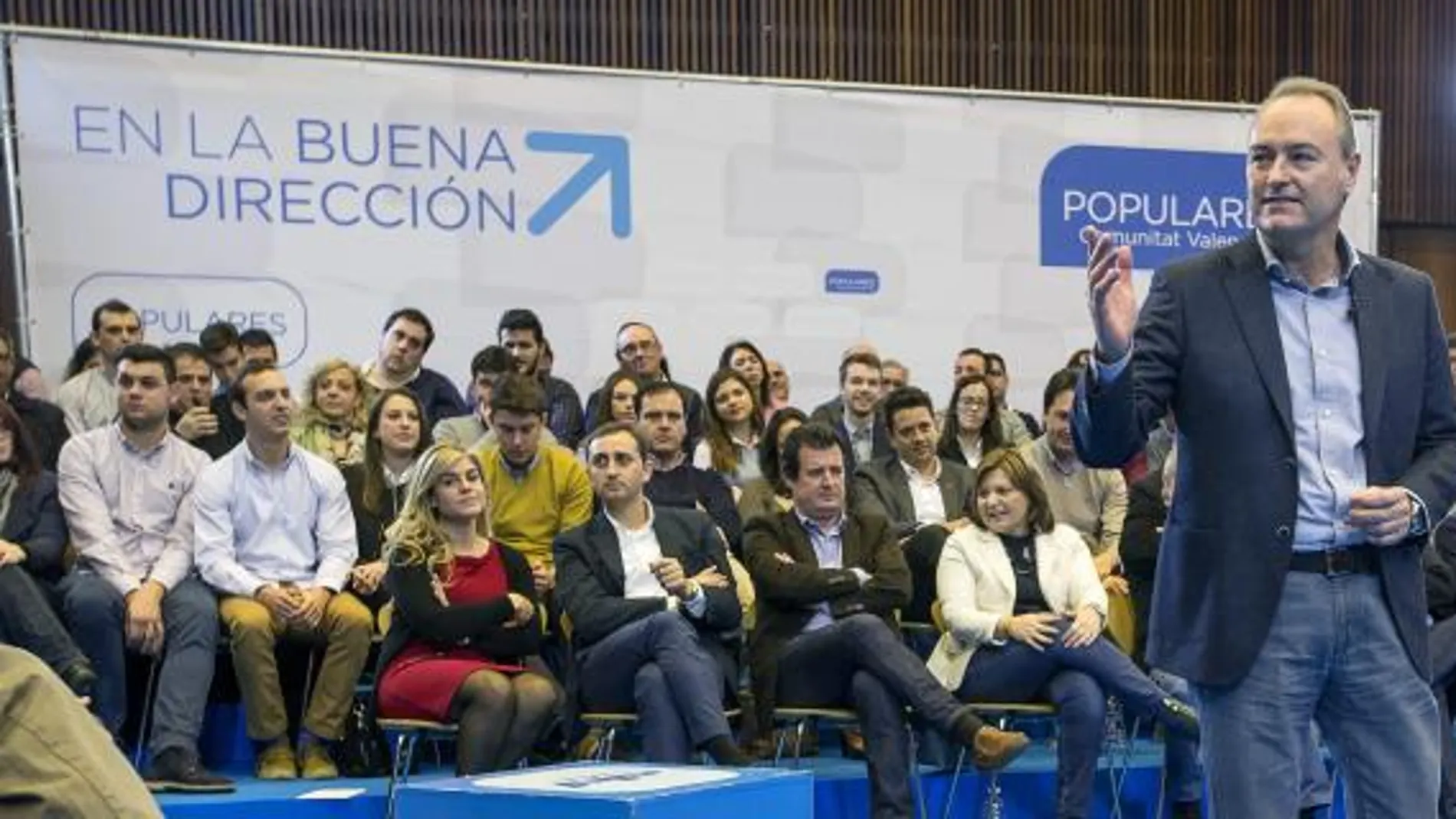 El presidente del PP de la Comunitat Valenciana, Alberto Fabra, clausura el acto de la Tribuna para la Regeneración Democrática del PPCV