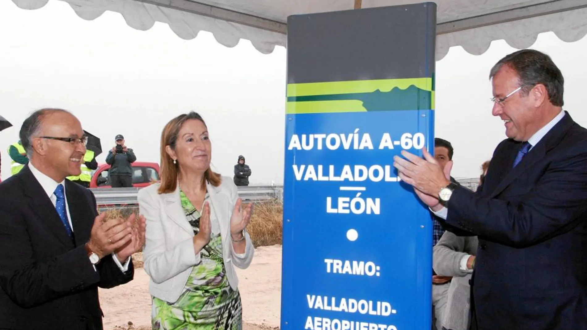 La ministra Ana Pastor abre «la autovía del bochorno» de Valladolid a Villanubla