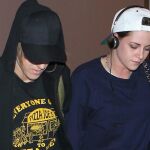 La actriz Kristen Stewart y Alicia Cargile
