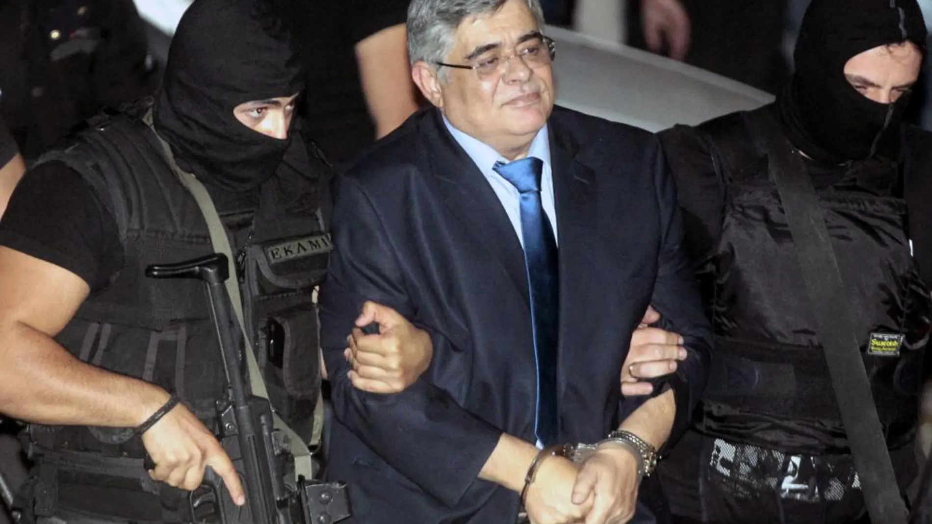 Imagen de archivo del líder de Amanecer Dorado, Nikolaos Michaloliakos, a su llegada al tribunal de Atenas