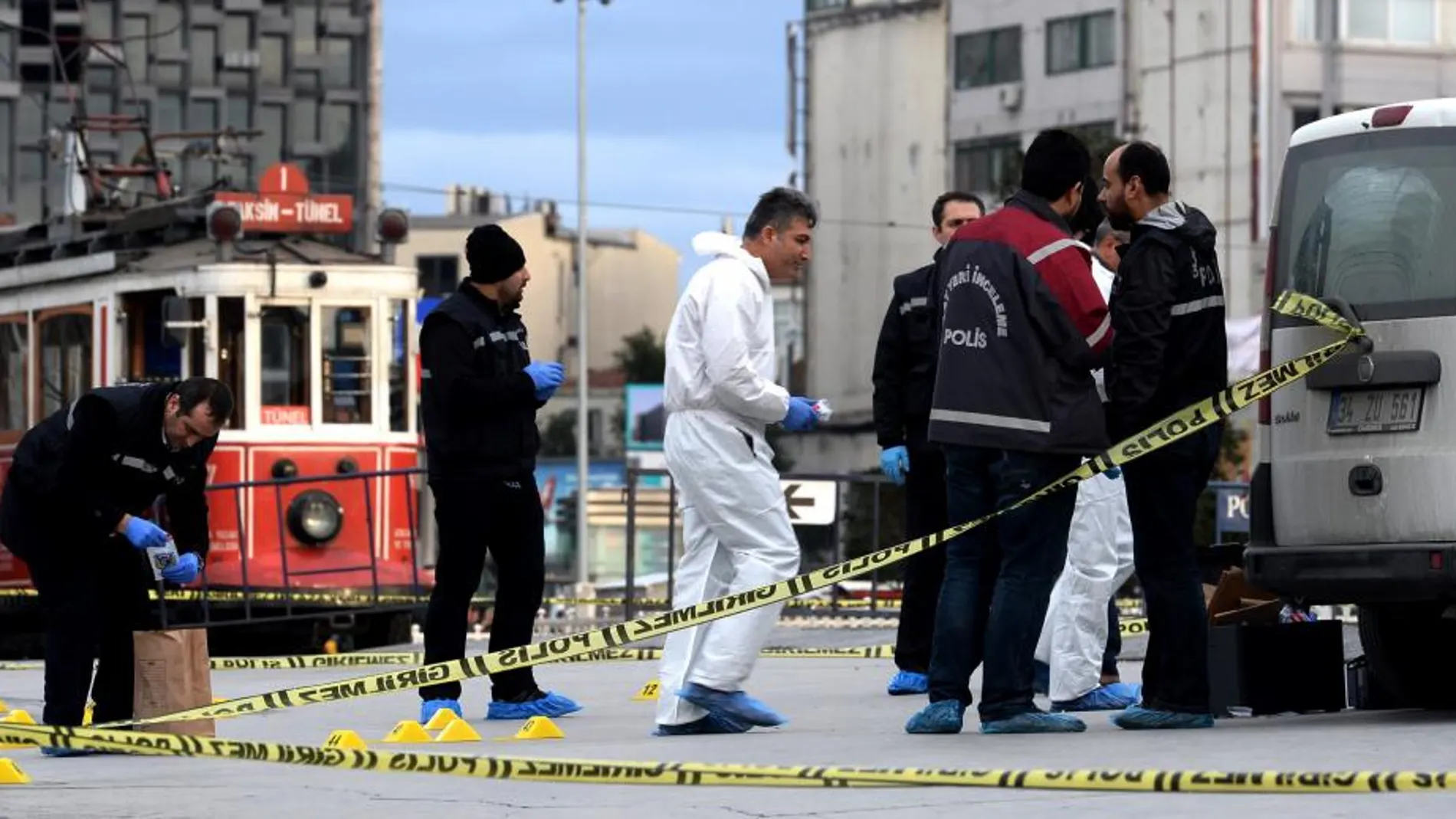 La Policía ha lanzado una operación para buscar a la responsable de este asalto