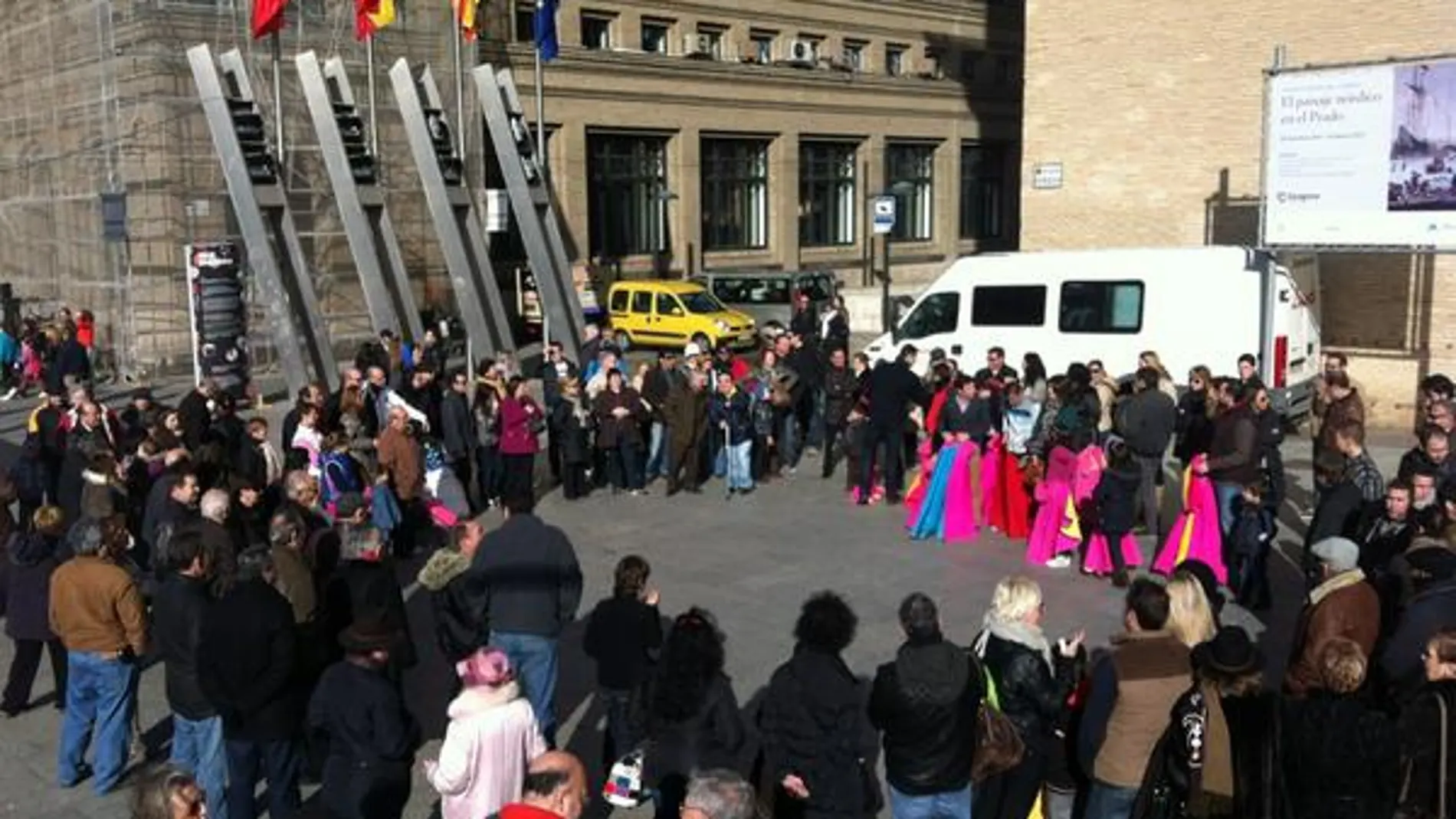 Aficionados en la plaza de El Pilar
