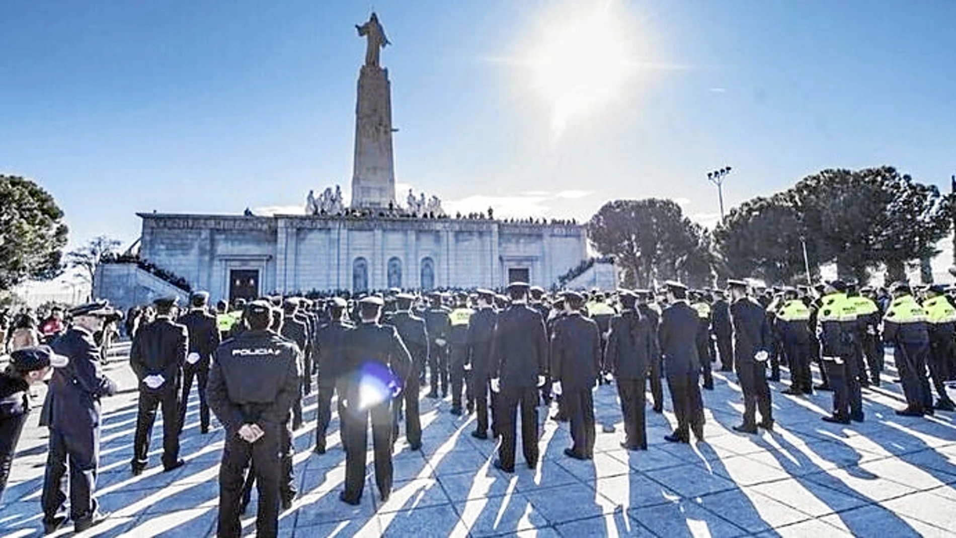 La basílica del Cerro de los Ángeles acogió el funeral organizado por distintos cuerpos policiales en memoria de Javier Ortega, fallecido en Embajadores