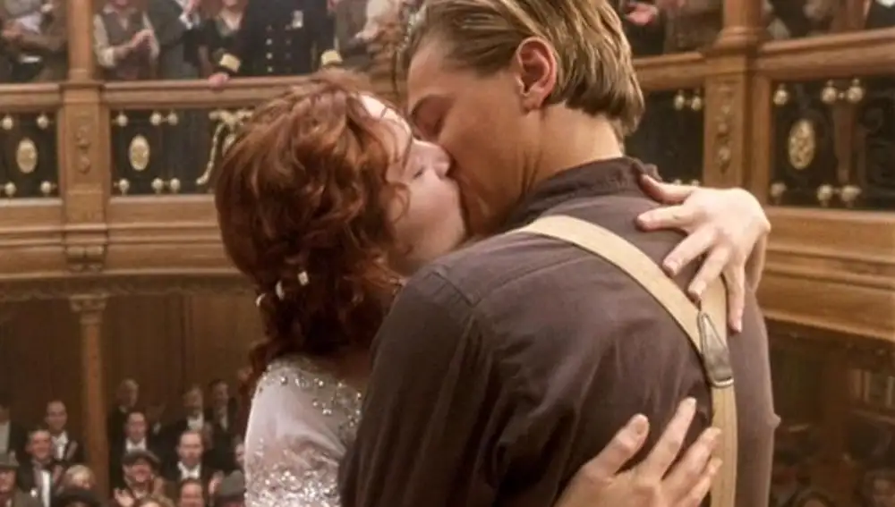 Leonardo DiCaprio y Kate Winslet, en «Titanic»