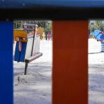 Decenas de niños juegan normalmente en el parque Flori de Ciudad Lineal, donde jugaba el jueves por la tarde la menor secuestrada minutos antes del suceso