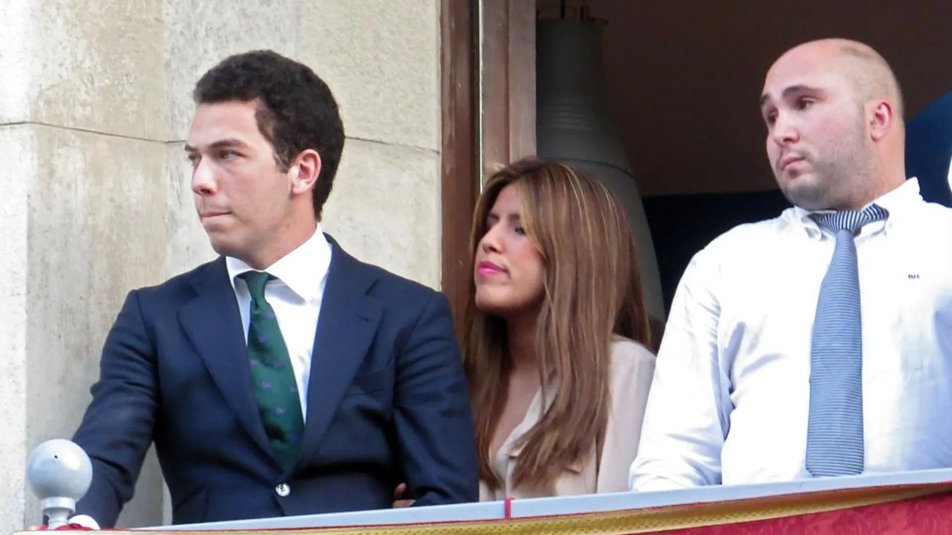 Isabel "Chabelita"Pantoja, Alberto Isla y Kiko Rivera, durante la procesión de Semana Santa en Sevilla.