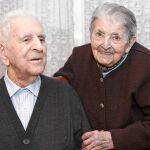 El matrimonio de centenarios, Tasio y Natividad, en su casa de Soria