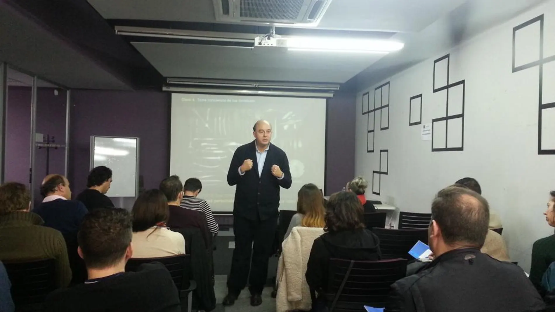 Alberto Anaya Revuelta, coach ejecutivo, durante el taller