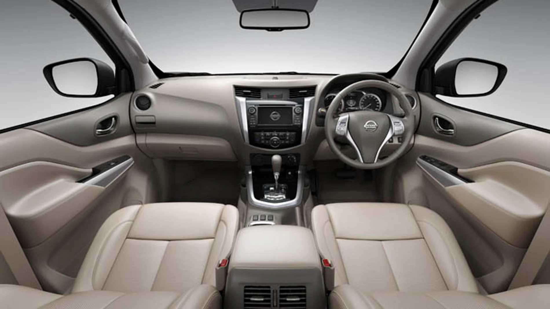 El interior del Nissan Navara ahora es más moderno y tecnológico.