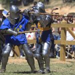 El luchador francés se enfrenta al suevo durante la primera jornada del I Campeonato Mundial de Combate Medieval en el Castillo de Belmonte (Cuenca) hasta el domingo.