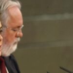 La vicepresidenta del Gobierno, Soraya Saénz de Santamaría y el ministro de Agricultura, Miguel Arias Cañete, durante la rueda de prensa posterior a la reunión del Consejo de Ministros.