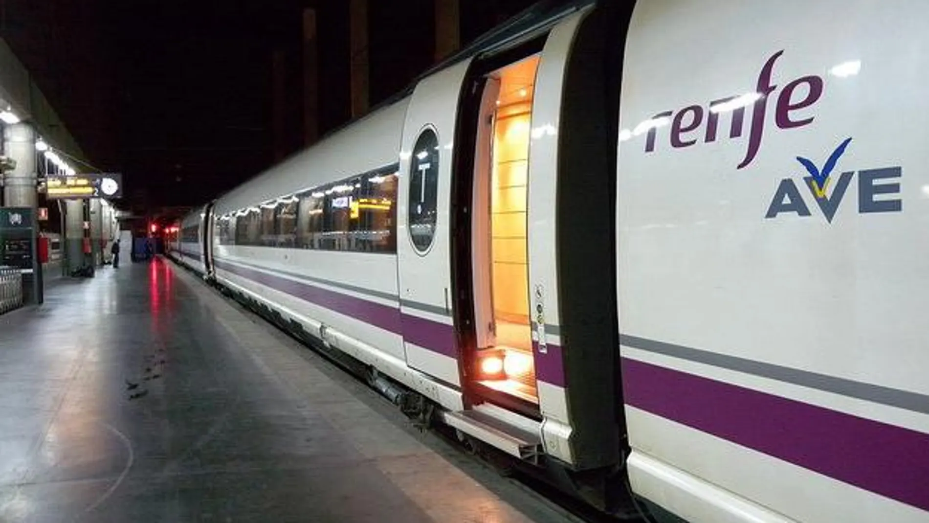 Cada día, 29 trenes en cada sentido unen Barcelona y Madrid, y, con cada billete, los pasajeros también pueden utilizar los servicios de Cercanías de Barcelona, Madrid, Zaragoza, Girona y Tarragona.